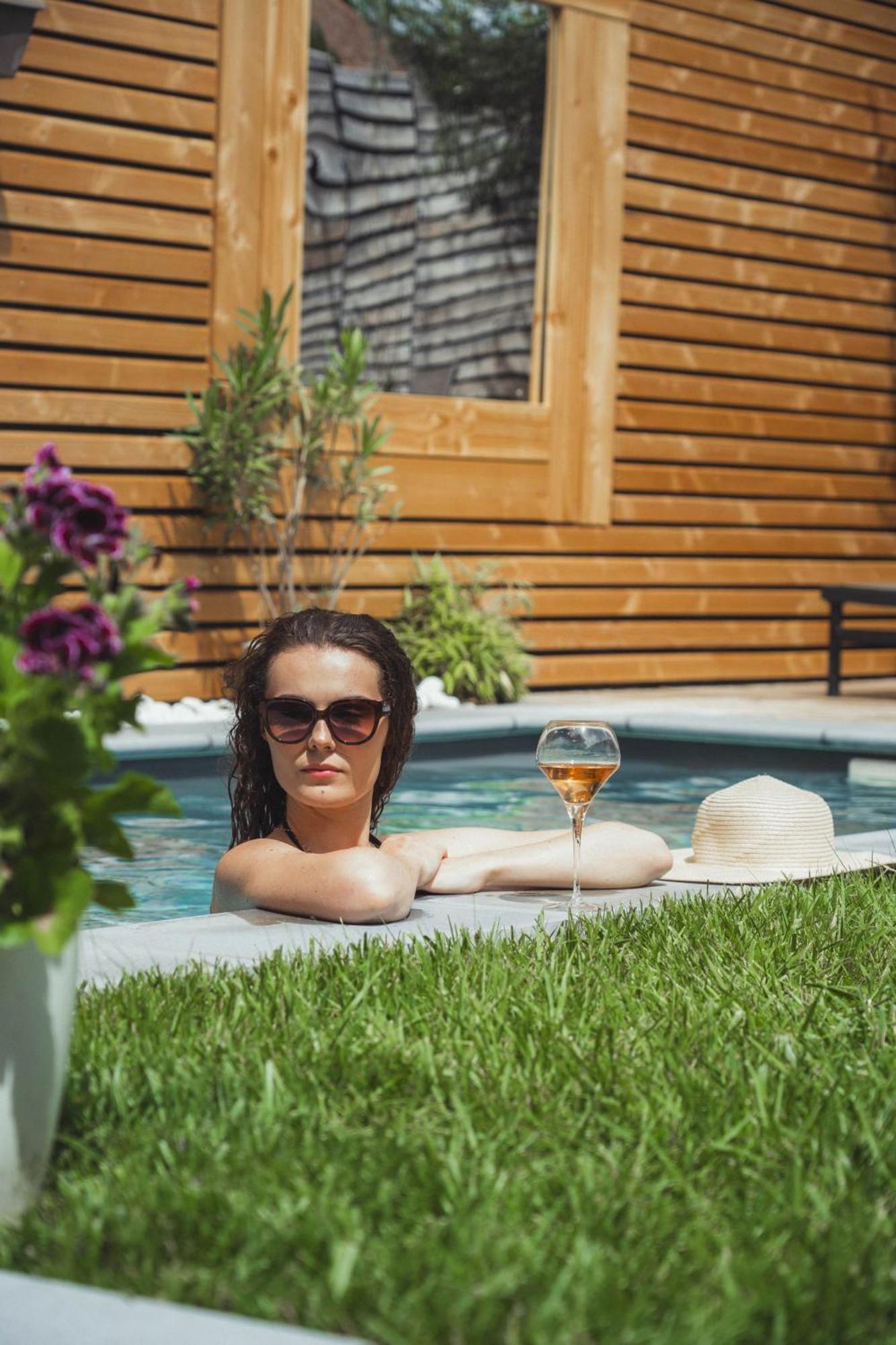 La Domitia - Maison D'Hotes, Massages & Bien-Etre Montbazin Exteriör bild